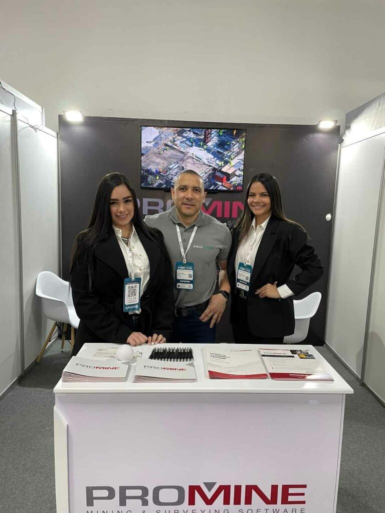 Promine LATAM Team at a tradeshow